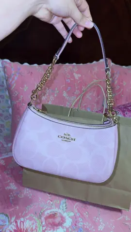 Finally got my hands on one after searching for so long! 💕🎀🌸 #powderpink #pinksopretty🎀 #fypシ゚viral #coachterishoulderbag #fypツ 
