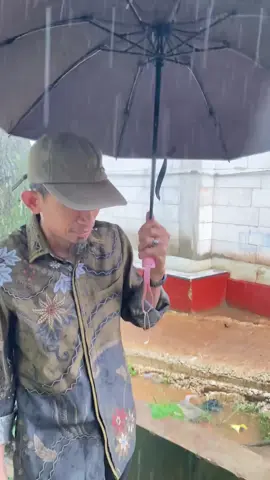 Kami melakukan verifikasi langsung ke lapangan untuk memastikan kondisi Rumah Tidak Layak Huni (rutilahu) di Desa Pasir Mukti, Kecamatan Citeureup. Langkah ini adalah bentuk kepedulian kami agar bantuan tepat sasaran dan harapan masyarakat segera terwujud.   #kyaihas #hajiagussalim #kabupatenbogor #rutilahu #verifikasidata