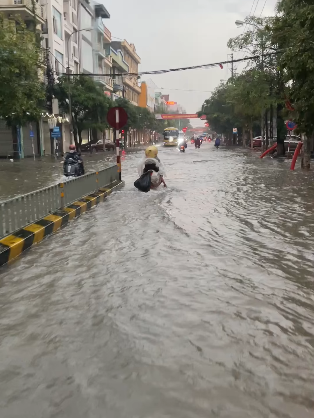 Thành phố nay ngập quá !