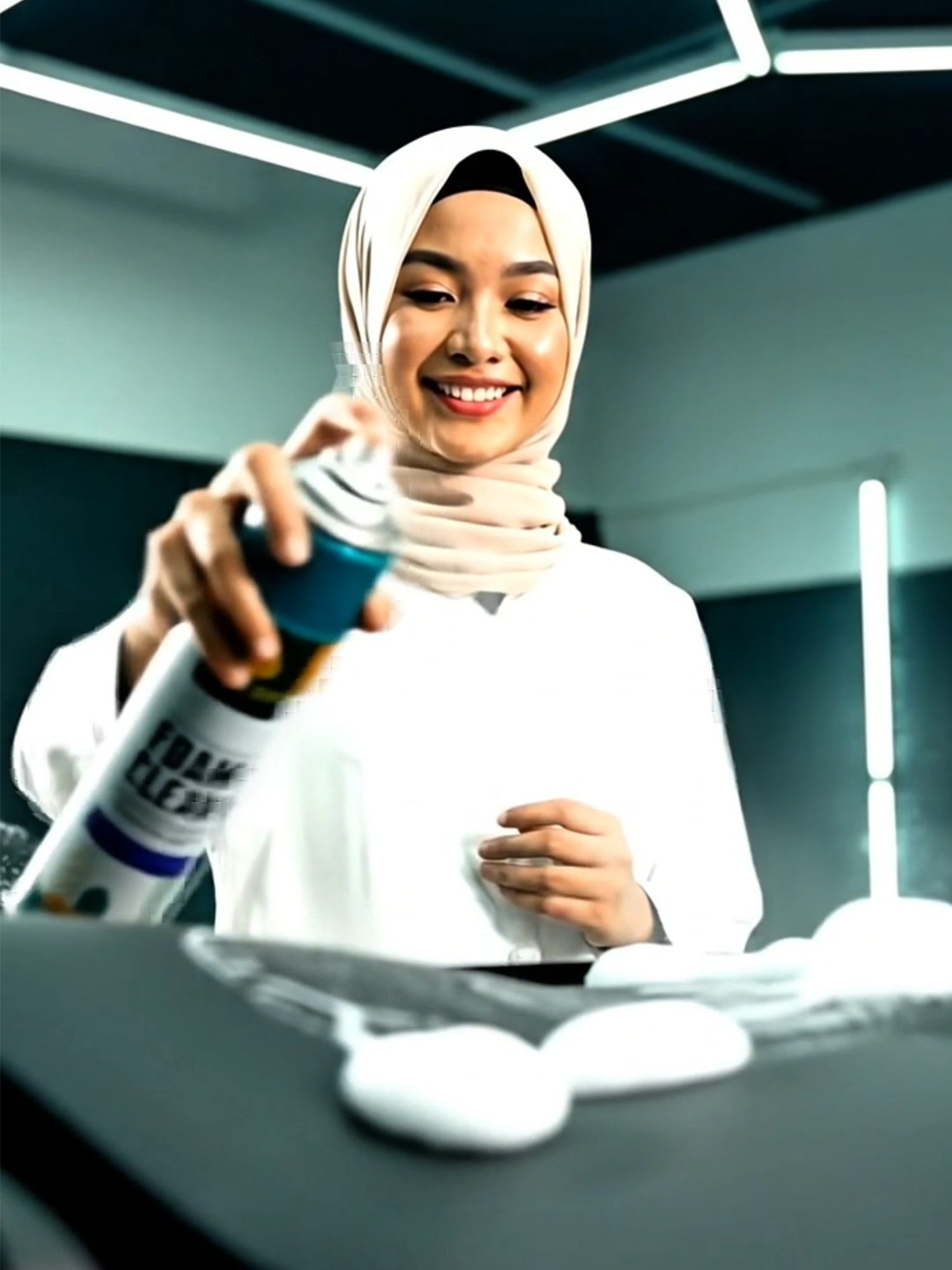 Peringatan video ini mengandung iklan  #busapembersihinteriormobil #busapembersihserbaguna #foamcleaner