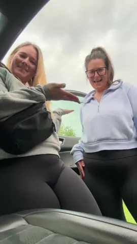 Monday fit 💁🏻‍♀️twis date 💁🏻‍♀️💁🏻‍♀️🍱@Jennah Girl #fitcheck #leggings #twinsisters