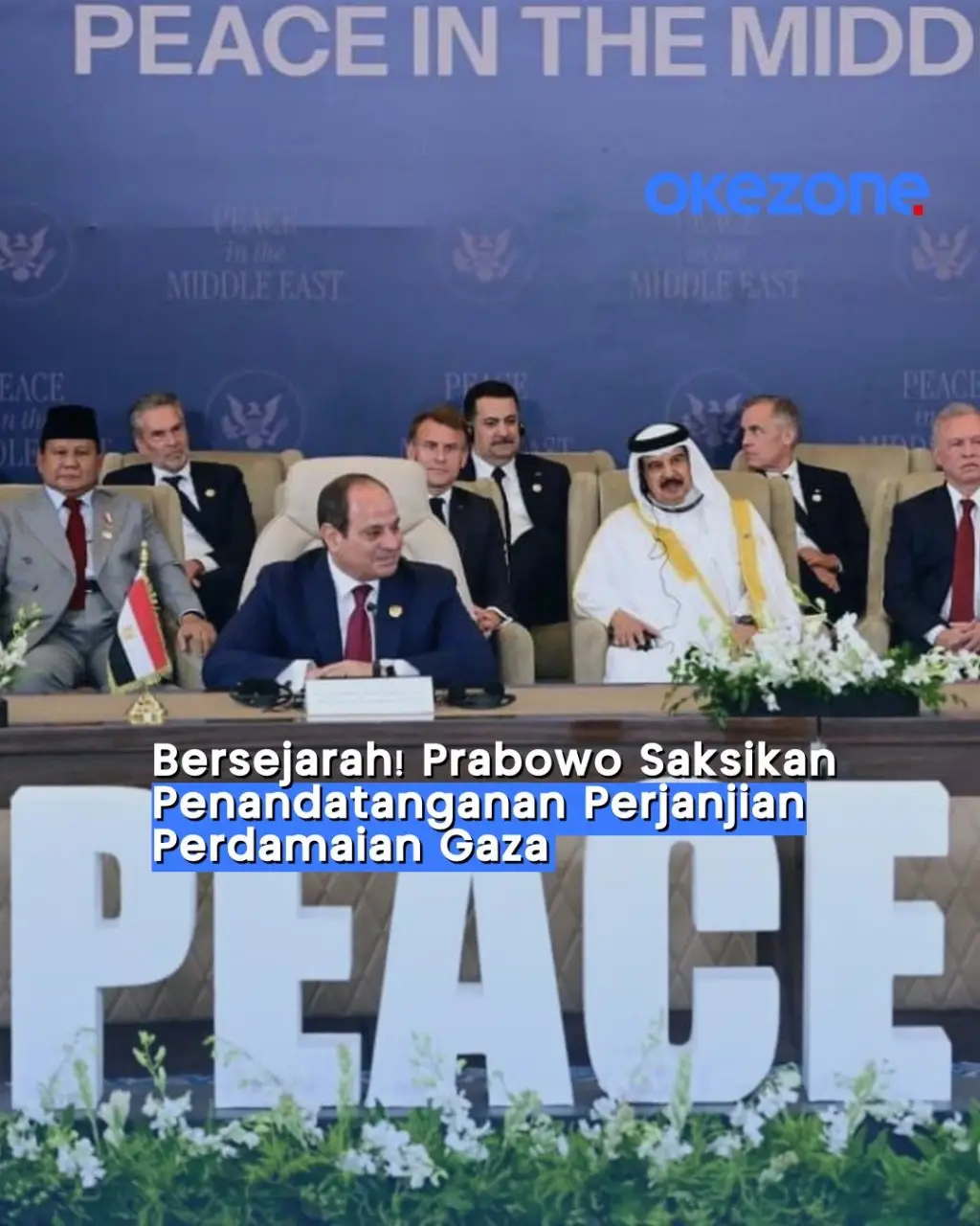 Okezoners, momen bersejarah tercipta di Sharm El-Sheikh, Mesir. Presiden Prabowo Subianto menghadiri Konferensi Tingkat Tinggi (KTT) Perdamaian Sharm El-Sheikh, yang menjadi saksi penandatanganan Perjanjian Perdamaian dan Penghentian Perang di Gaza. Setibanya di lokasi, Presiden Prabowo disambut langsung oleh Presiden Mesir Abdel Fattah El-Sisi. Keduanya berjabat tangan dan berbincang hangat sebelum bergabung dengan para pemimpin dunia lainnya.  Dalam sesi foto bersama, Prabowo berdiri sejajar dengan Presiden Prancis Emmanuel Macron dan Wakil Presiden UEA Syekh Mansour bin Zayed Al Nahyan. Foto ini menjadi simbol tekad bersama dunia untuk mewujudkan perdamaian di Timur Tengah. Dokumen perdamaian ditandatangani oleh Presiden AS Donald Trump, Presiden Mesir Abdel Fattah El-Sisi, Presiden Turkiye Recep Tayyip Erdogan, dan Emir Qatar Syekh Tamim bin Hamad Al Thani. Prabowo turut menyaksikan langsung prosesi bersejarah tersebut, duduk berdampingan dengan Presiden Macron. Kehadiran Prabowo menegaskan komitmen kuat Indonesia dalam memperjuangkan perdamaian dunia dan kemanusiaan global. Foto: Biro Pers #IndonesiaUntukPerdamaian#DiplomasiIndonesia#PrabowoSubianto#PerdamaianGaza#KTTSharmElSheikh