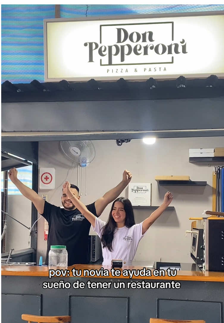 Siempre apoyando 😝#restaurante #humor #pizza #parati #ecuador 