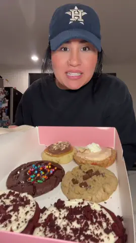 This weeks Crumbl cookies ☺️ #crumbl #tastetest #cookies #crumblreview 