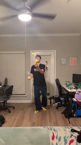 Harder than it looks and yes I’m aware it’s cringe but god I was actually blown away that I could do this #fyp #dance #juggling 