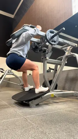 The amount of sweat under this belt should be illegal. @Sweet Sweat #dealsforyoudays #sweetsweat #waisttrimmer #legday #tiktokshopcreatorpicks 