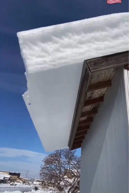 Snow on the roof#ice #snow #satisfying #asmr #fyp 