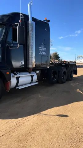 Sometimes u gota work with what you got. #TruckingLife #trucking #freightliner 