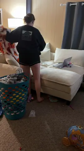 Laundry folding but make it ✨at night✨ #fyp #viral #sahm #CleanTok #cleaning 