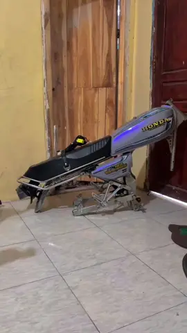 selasa manis boskuuu 🙂👌 Khusus hari ini free kabel bodi nggeh bolo🙏 Warna e wes masok akal😀 JATIM BAYAR DITEMPAT Wa 085258805553 #yogaap #fypシ #gl100indonesia #bodysetgl100 #kmhgl100 