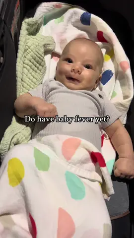 His face at the end when I make that sound 😂😂😂😂 #babyfever #momsover30 #motherhood #babysmiles #newbornlife 