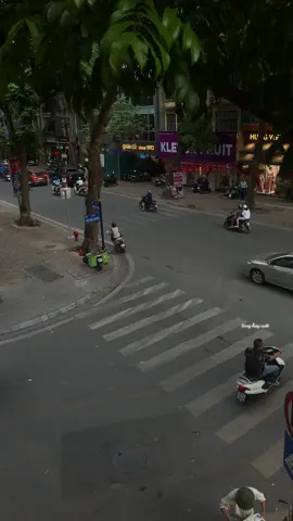 Thu Hà Nội đẹp thật, nhưng sẽ đẹp hơn nếu có em bên cạnh. #hanoi #thuhanoi 