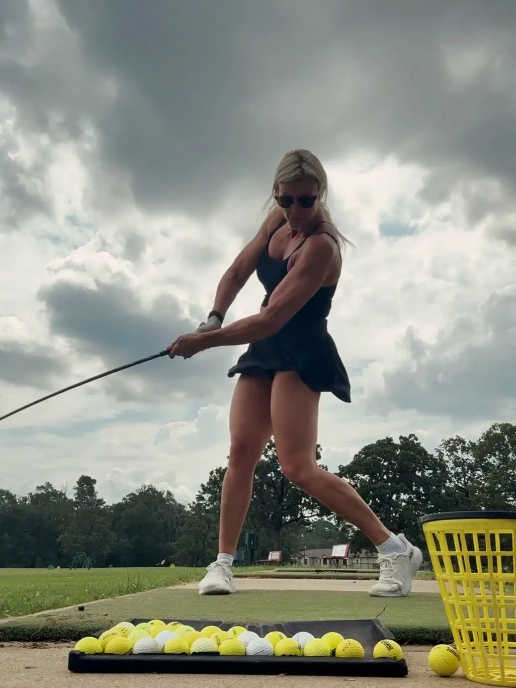 #1 The outfits  #2 everyone is so easily impressed 😆  #golftiktok #golfgirl #drives 