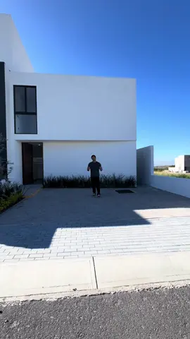 Fachada totalmente minimalista. #arquitectura #construccion #mobarq 