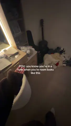 Anyone who knows me knows my room is NEVER like this😅 