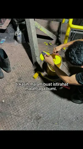 Ketika CEO mau datang #helmetkuning #helmet #kerjakilang #pabriksawit #fyppppppppppppppppppppppp 