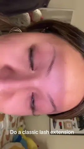 This is such a cute classic extension look 🩰 the lash band is beyond comfy @Geeneiya_Lash Tutorial🎀 #geeneiya #geeneiyalashes #diylashes #lashclusters #lashtutorial 
