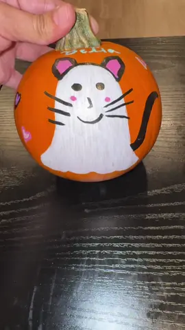 Aquí lo que importa es el intento 🫶🏼 #pumpkinpainting #pumpkinpaintingwithkids #acrylicmarker #acrylicmarkers #creatorsearchinsights 