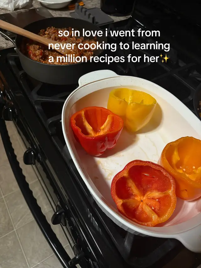 i would spend hours in the kitchen for her🤍 #couple #wlw 