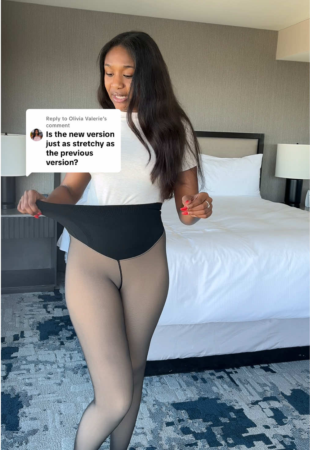 Replying to @Olivia Valerie The NEW fleece lined magic leggings with the 1 seam in the front and back PLUS compression band is way more stretchy than the older version!!! AND they’re on sale right now!!! ✨