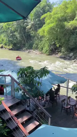 Menikmati suasana adem di Borobudur sambil dengerin gemericik air sungai📍Puunee Borobudur #cafemagelang #magelang24jam #borobudur #magelangkotasejutabunga #kulinermagelang 