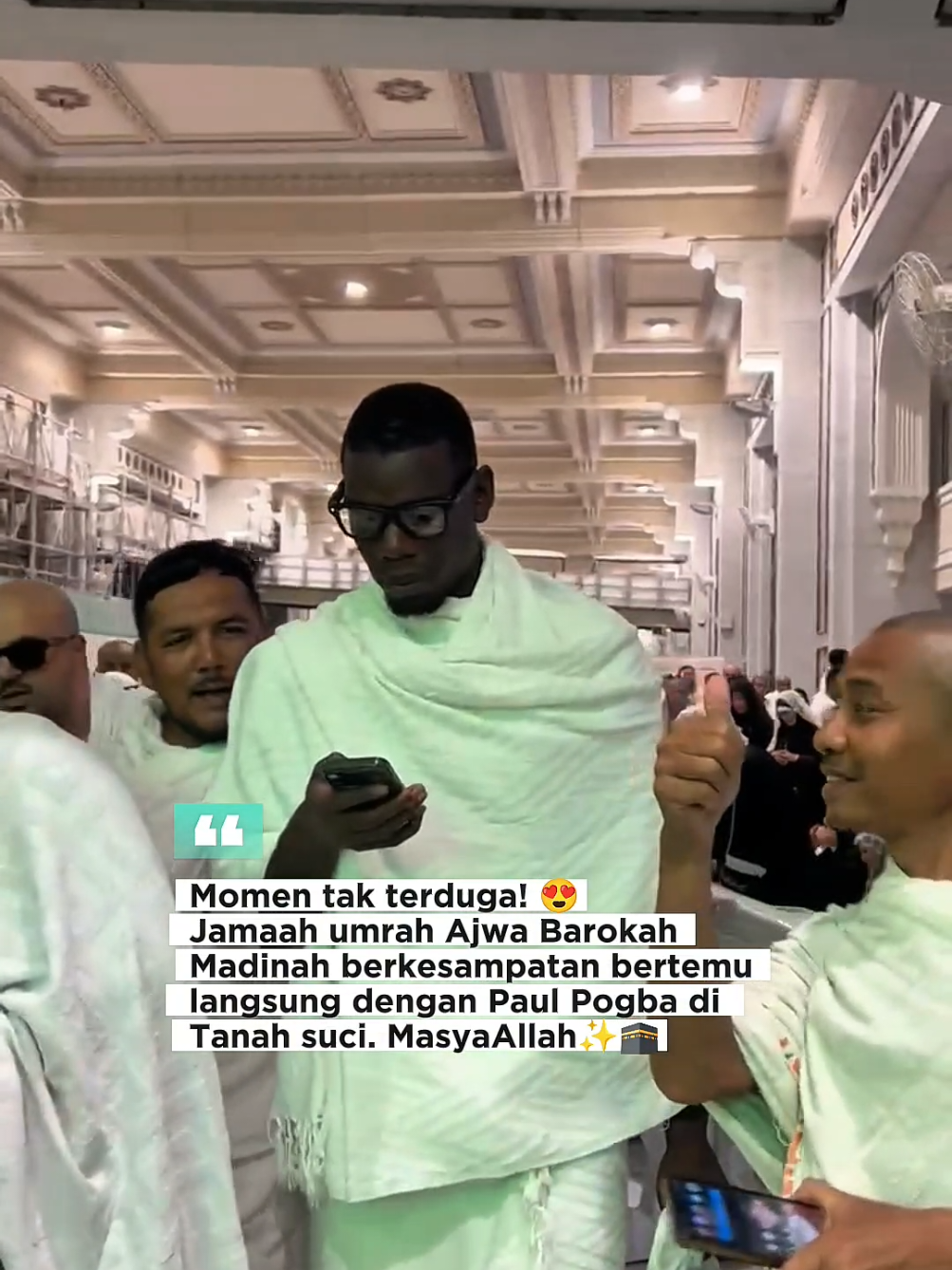 Siapa sangka bisa ketemu Paul Pogba @paulpogba di Tanah Suci! 🤩 Buat yang belum tahu, Paul Pogba adalah bintang sepak bola dunia asal Prancis - pernah bermain untuk Manchester United dan Juventus.  MasyaAllah, momen luar biasa bertemu sosok terkenal di tempat penuh berkah! 🕋✨ #foryoupage #fypp #umrah #makkah🕋 #viraltiktok 