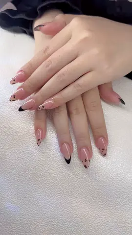 Chiếc nails quá ngọt đến từ Charm 🍡🫶🏻 #nails #charmnails #xuhuong 
