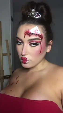 Throw back to this LOOK #halloween #queenofheart 