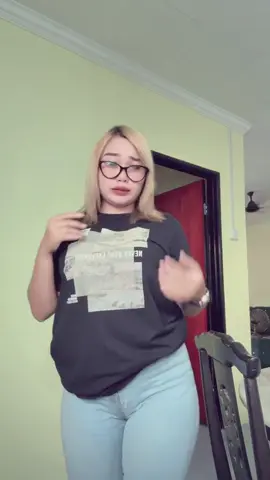 aku yang joget kau yang panas hahaks