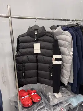Chuẩn bị cho mùa giải Neww 🤩 • Phao Moncler tay len siêu nét  • Đủ màu , đủ size cho ae  Kết nối kín #Qhungstore #qhunglux #xh