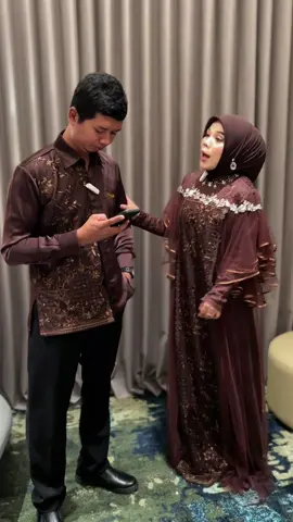 Membalas @Fseliana Pastikan kamu tampil cantik di setiap moment. #sarimbitlebaran #couplelebaran #sarimbitterbaru #dressterbarudwiwarna #ownerdwiwarna 