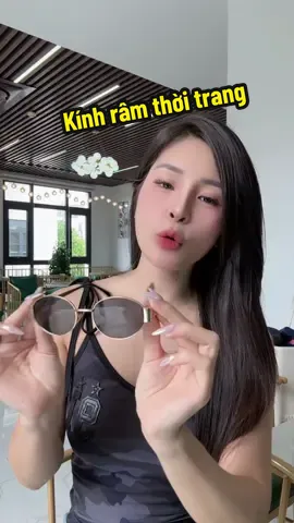 +1 mã kính vào góc phụ kiện vi quá đẹp#kinh #kinhmat #kinhram #nhungthone #nhunghaiphongreview 