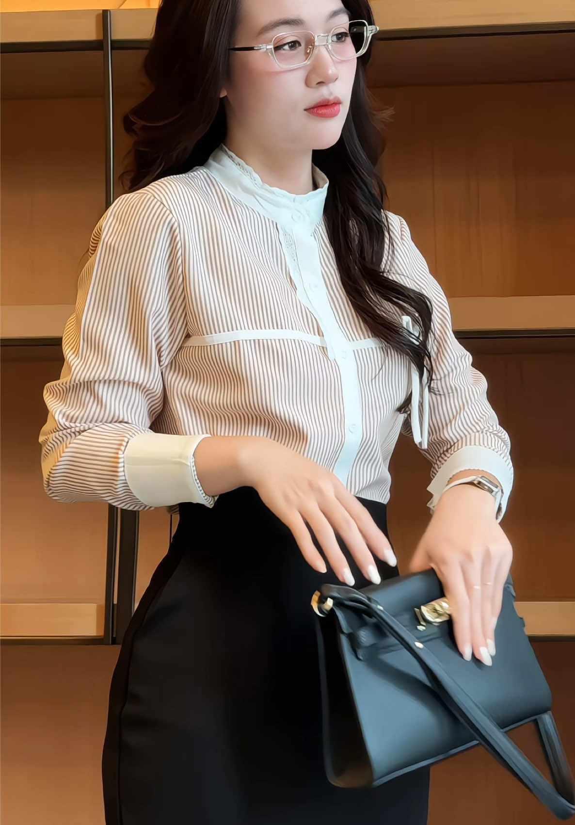 Áo sơ mi sọc cà phê nhé nàng ơii ✨ #lamerci #somi #thoitrangcongso #outfit #xuhuong 