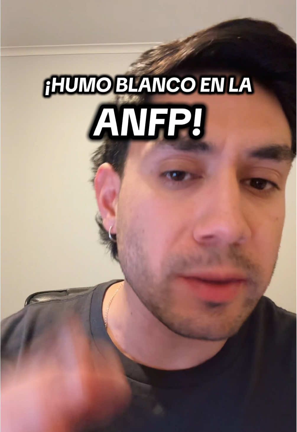 ¡Tenemos acuerdo! El consejo de presidentes acordó los lineamientos del fútbol chileno para el próximo año, con el objetivo de saldar la deuda con TNT Sports.  La Tercera: “Tercer torneo, Supercopa de cuatro equipos, Liga de 12 meses y descuento mensual: el acuerdo de paz entre la ANFP y Warner La mesa negociadora de la entidad presidida por Pablo Milad acordó con la casa televisiva una serie de medidas para sanear el millonario compromiso monetario que adeuda el organismo. Los clubes pagarán un costo aproximado de US$ 34 millones, según cálculos internos. El Consejo de Presidentes aprobó el convenio este lunes.”  #anfp #milad #futbolchileno #chileanpremierleague #colocolo 