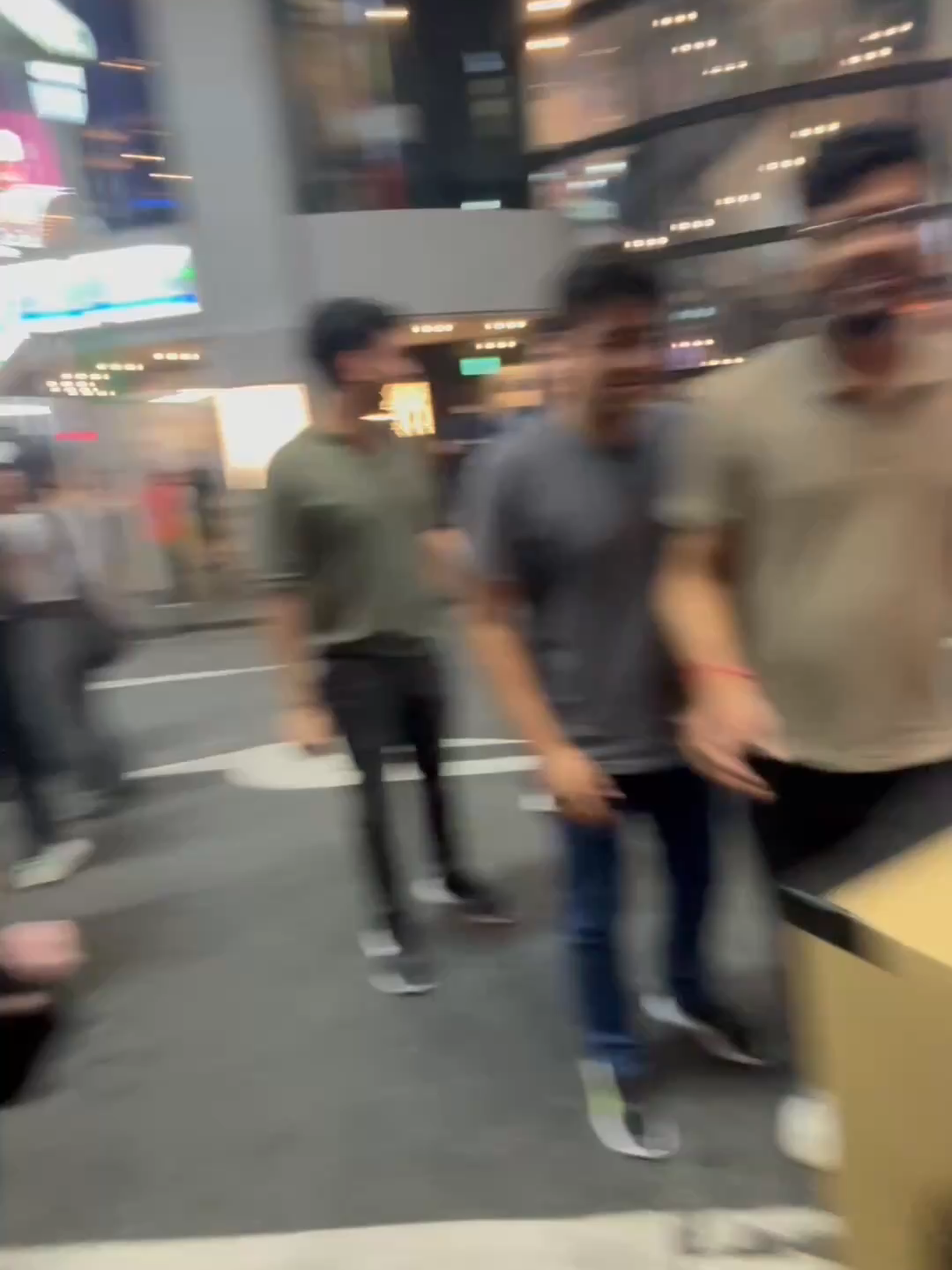 japan最高👏 #令和 #渋谷駅 #箱の中身はなんだろな #ダンボール #箱の中身 #fypchallenge
