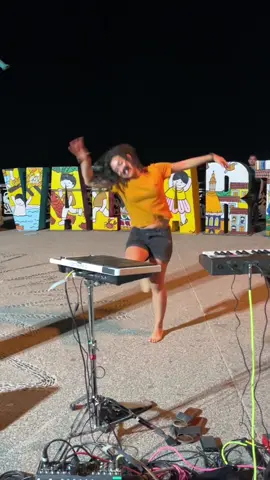 Energía al máximo #floramargo #artistacallejero #creatorsearchinsights #loca 