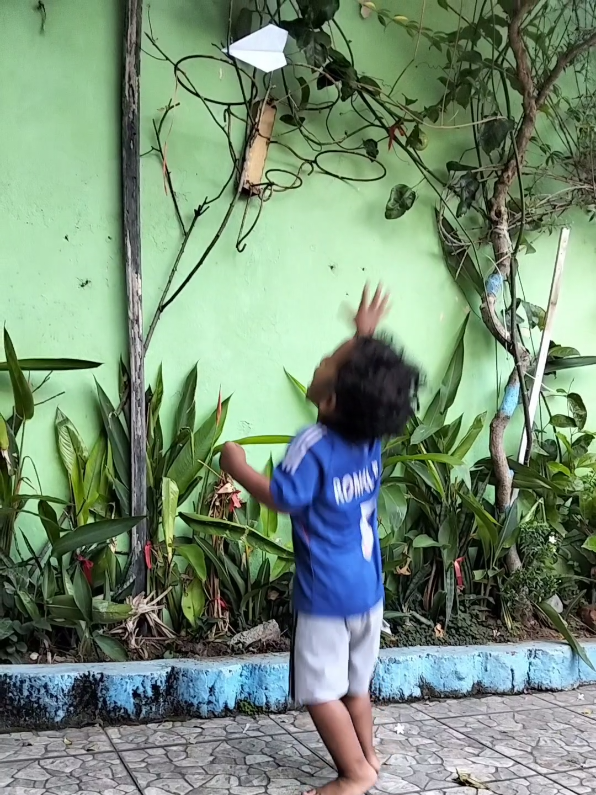 bola penolong😂