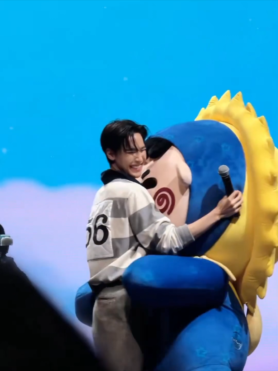 A race to Daddy's heart 💛 but Baby Mo sulked because he didn't want to share his Dad's heart to Da 🤭 #gmmtvfanivalxjuniormark orMark #juniormark #junniorrs #markjrtn #jummo 📽️ SsamprR, imyxurborfor, knjmbix2