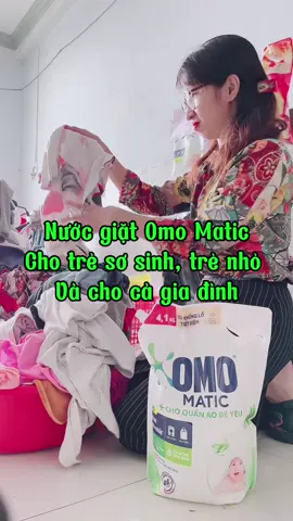 #viral #omo #nuocgiat #nuocgiatchobe #nuocgiatxa Omo Matic có dòng dành cho bé yêu (trẻ sơ sinh và trẻ nhỏ), có dòng dành cho gia đình (cửa trước-màu tím, cửa trên - màu đỏ). Túi to khổng lồ 4.1kg, 2 túi 8.2kg chỉ chưa tới 410k