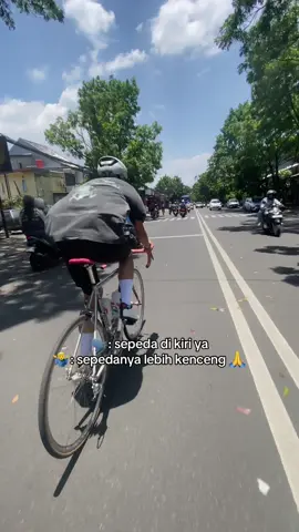 Ngebutnya cuma kuat 100 meter, habis itu stay di kiri 🙏 #cyclist #cycling #roadbike #fixedgear #pesepedaakhirpekan 