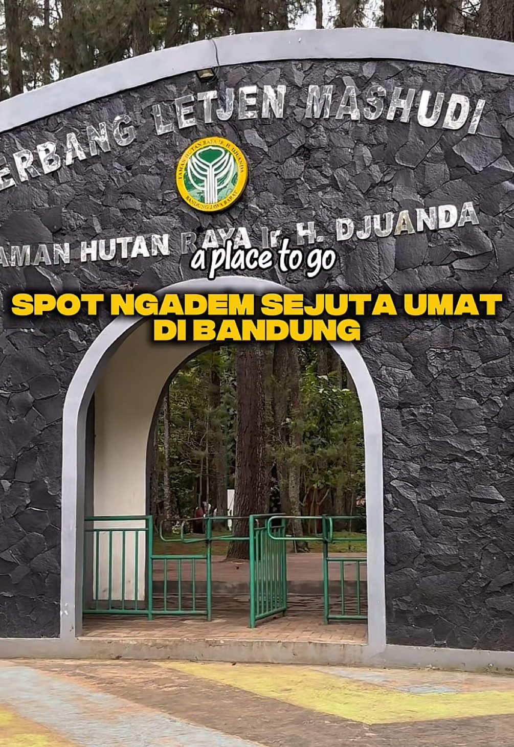 Spot Ngadem Sejuta Umat❗️ Kalau ngomongin spot ngadem di Bandung, Tahura udah pasti masuk daftar utama. Adem, luas, dan suasananya bikin rileks banget. Dari sana, tinggal lanjut ke Tebing Keraton buat liat pemandangan Bandung yang gak pernah gagal bikin speechless .🌤️ Abis seharian explore, nginep di RedDoorz Near Simpang Dago 2 aja, lokasinya deket, nyaman, dan harganya ramah di kantong (cuma 200ribuan!). Apalagi kalau pake kode promo YUKNGINEP, bisa hemat tanpa ngurangin kenyamanan.  #RedTRavelers #BukaSemuaPintu #RedDoorz