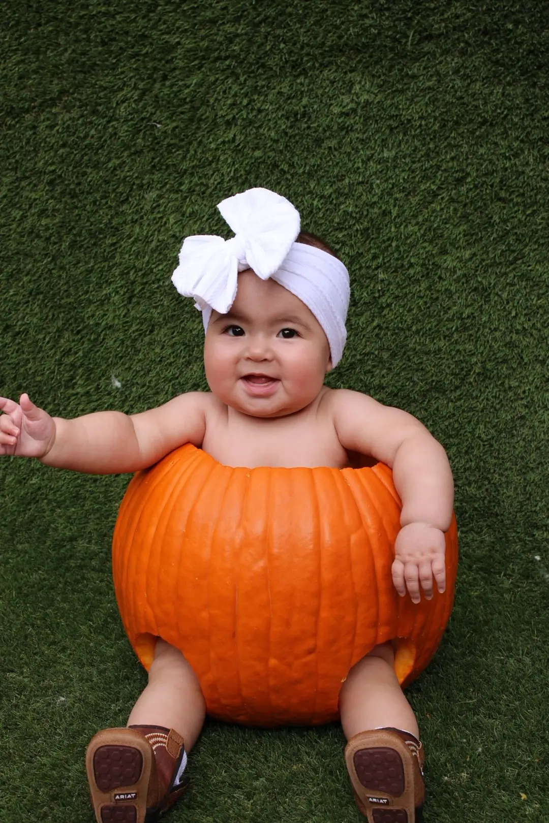 My precious girl turned 7months 🫶 I just had to share her pumpkin pictures 🥹  