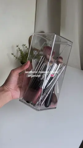 always keep your brushes clean! #makeupbrushes #brushorganizer 