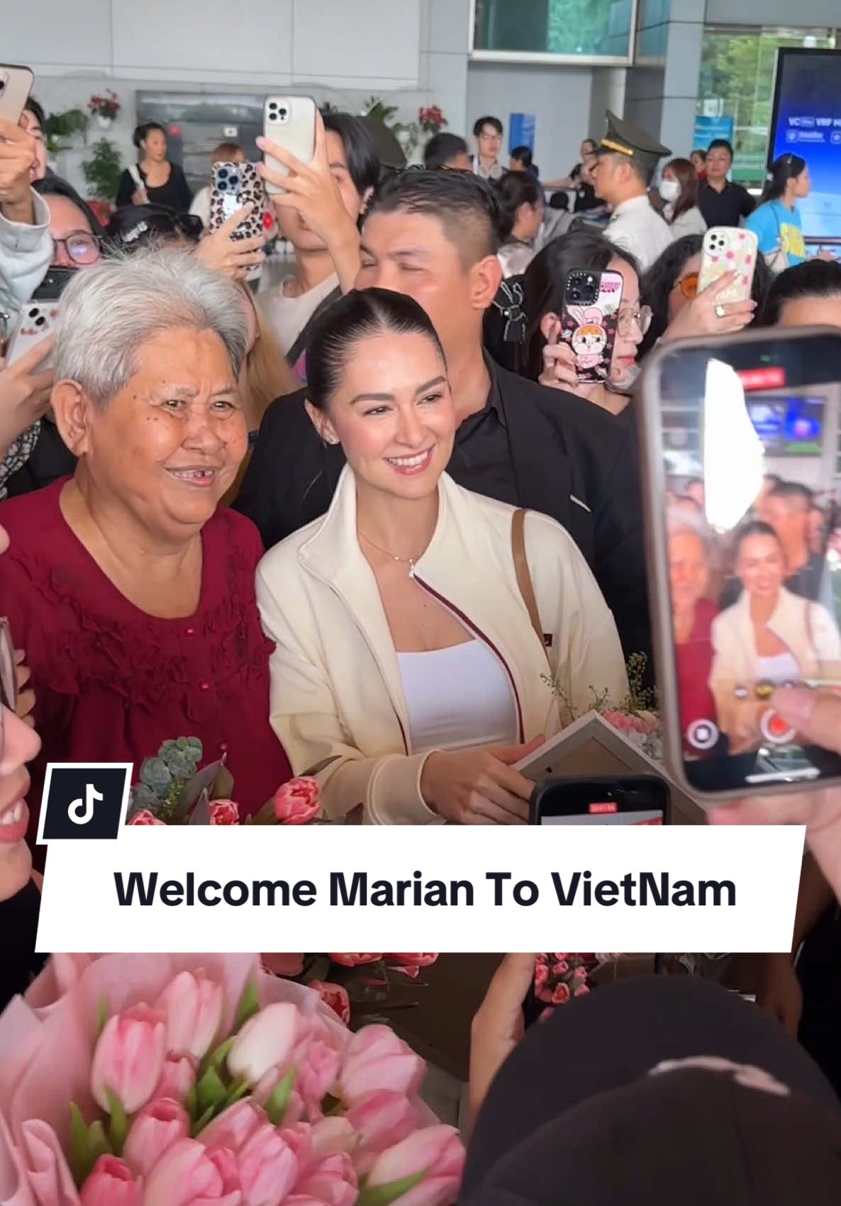 Ngay lúc này Mỹ Nhân Marian đã chính thức có mặt tại Việt Nam với sự chào đón nồng nhiệt của nhiều người hâm mộ  🌙 #marianrivera #HacchicCouture #marian #lunarfracture #theartofharmony 