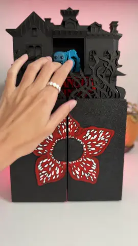 Оновлення будиночку. 🏚️ Так класно, коли ви даєте поради ❤️ Доступний до замовлення. #kinderjoyfunko #kinderjoy #kinderjoystrangerthings #strangerthings 