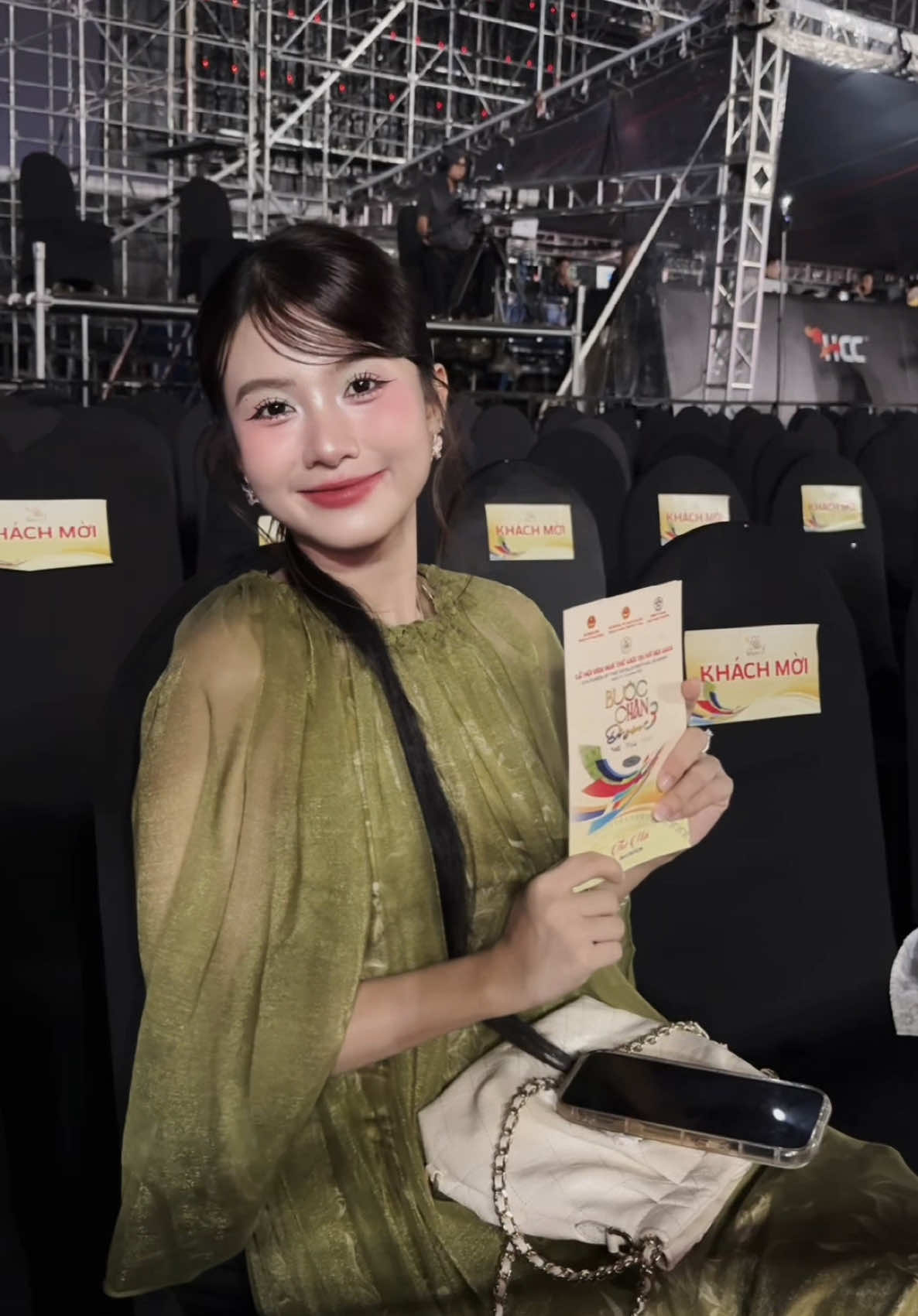 Hnay cô Mây hơi lạ 1 xíuu 🤭 #changmay #buocchandisan3 #nganvien #cachem1milimet #vfc v