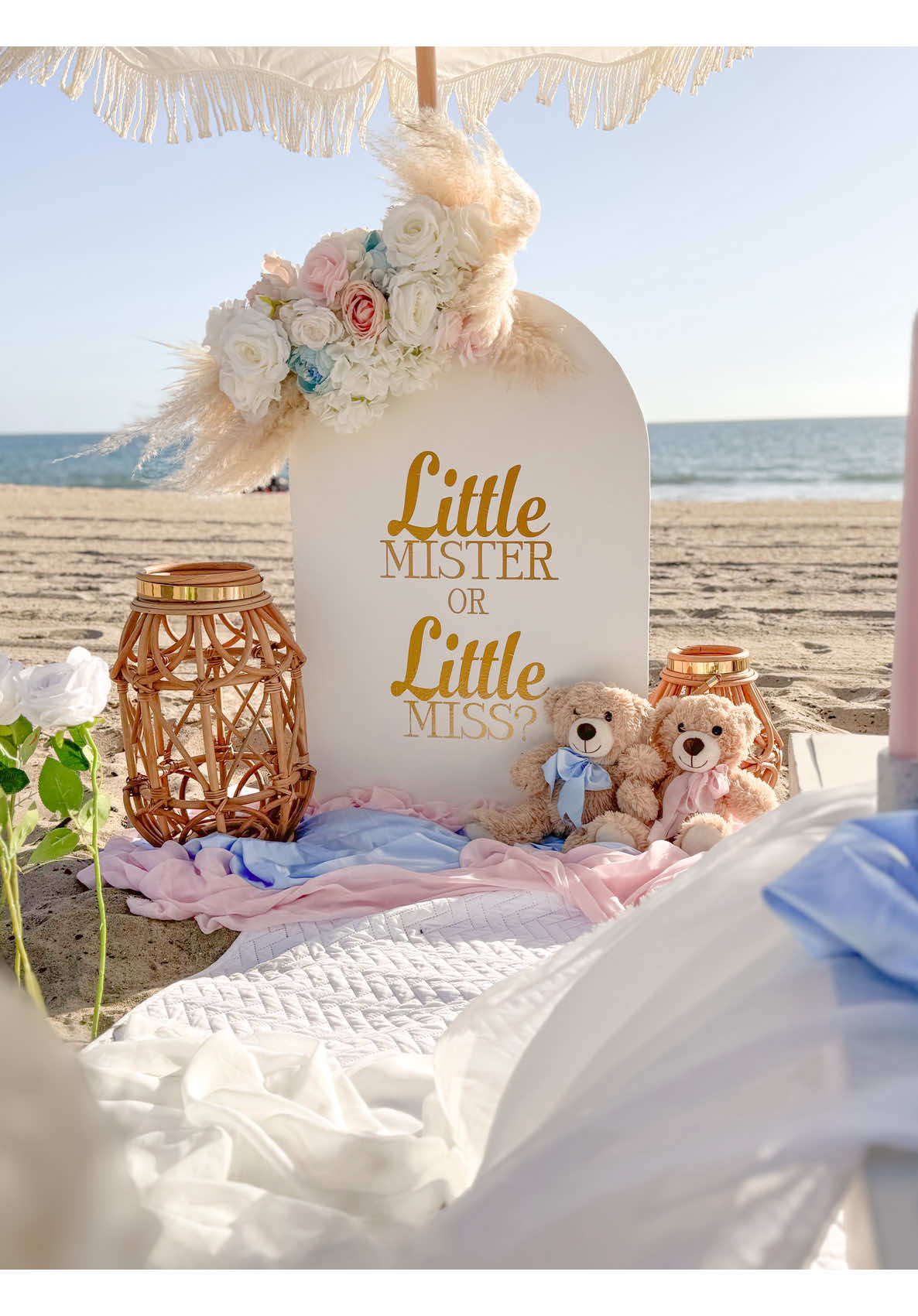 Soft sands, ocean breeze, and pastel dreams. This gender reveal was designed to celebrate the sweetest surprise under the sun. #losangelespicnic #luxurypicnic #genderrevealpicnic #beachpicnic 