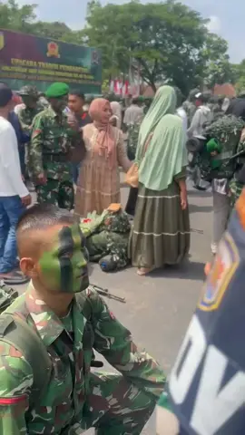tetep semangat ya kak walaupun pelantikan mu tanpa sosok seorang ibu, tapi ibu pasti bangga dan bahagia melihat kamu berhasil sampee di titik inii🥺#pembaretaninfanteri #pelantikan #dodikjurrindamvbrawijaya #tniad #tniindonesia🇮🇩 
