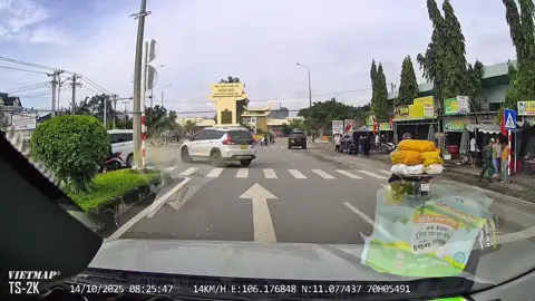 Lâu lâu cái gặp mấy ảnh kkk Ae biển vàng đón khách ở mộc bài nhớ kiêu khách đứng ở trong mình chạy dô đón luôn nha… #70tayninh #cuakhaumocbai 