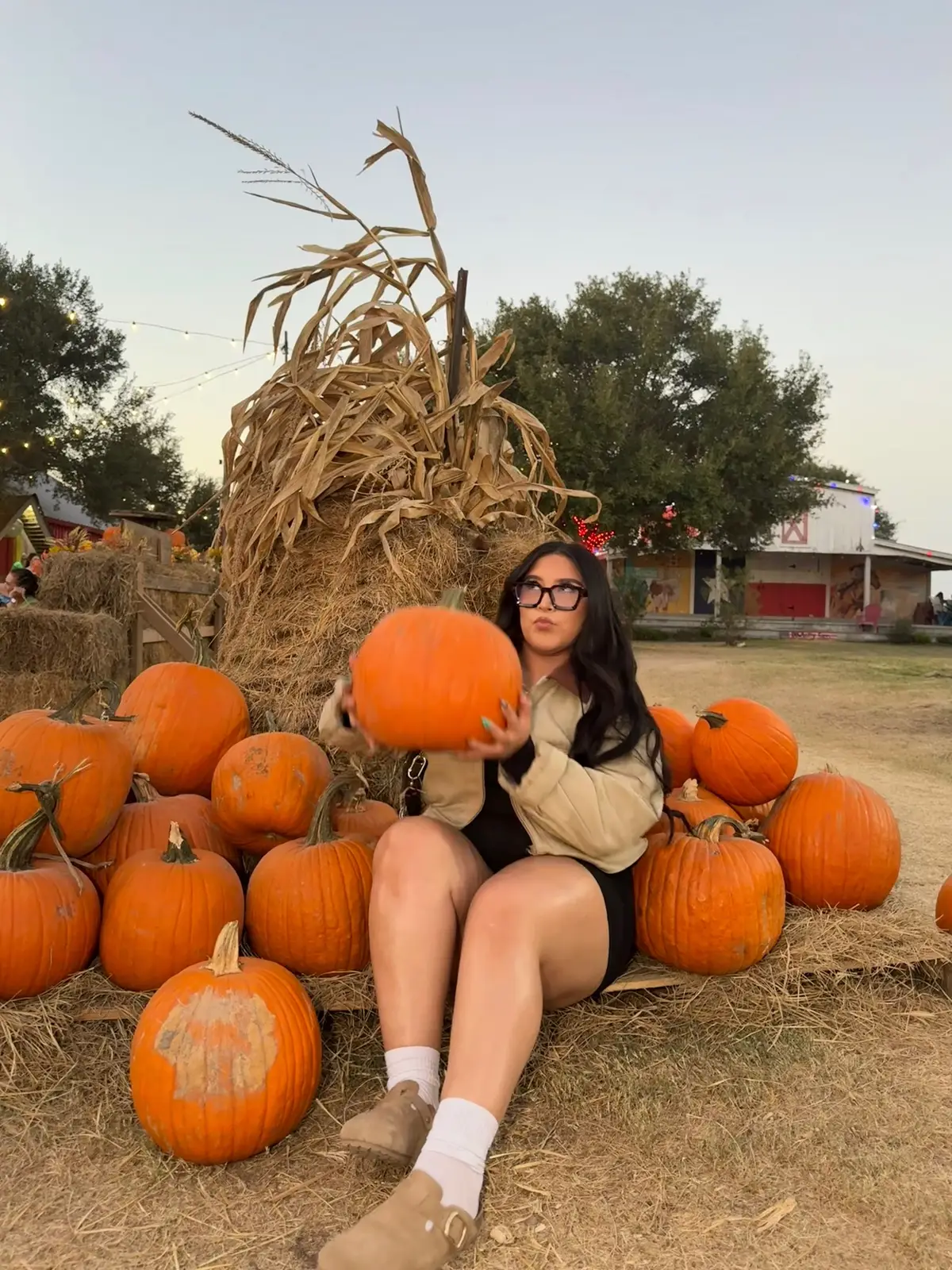 Pumpkin patch date w/ the girls💕